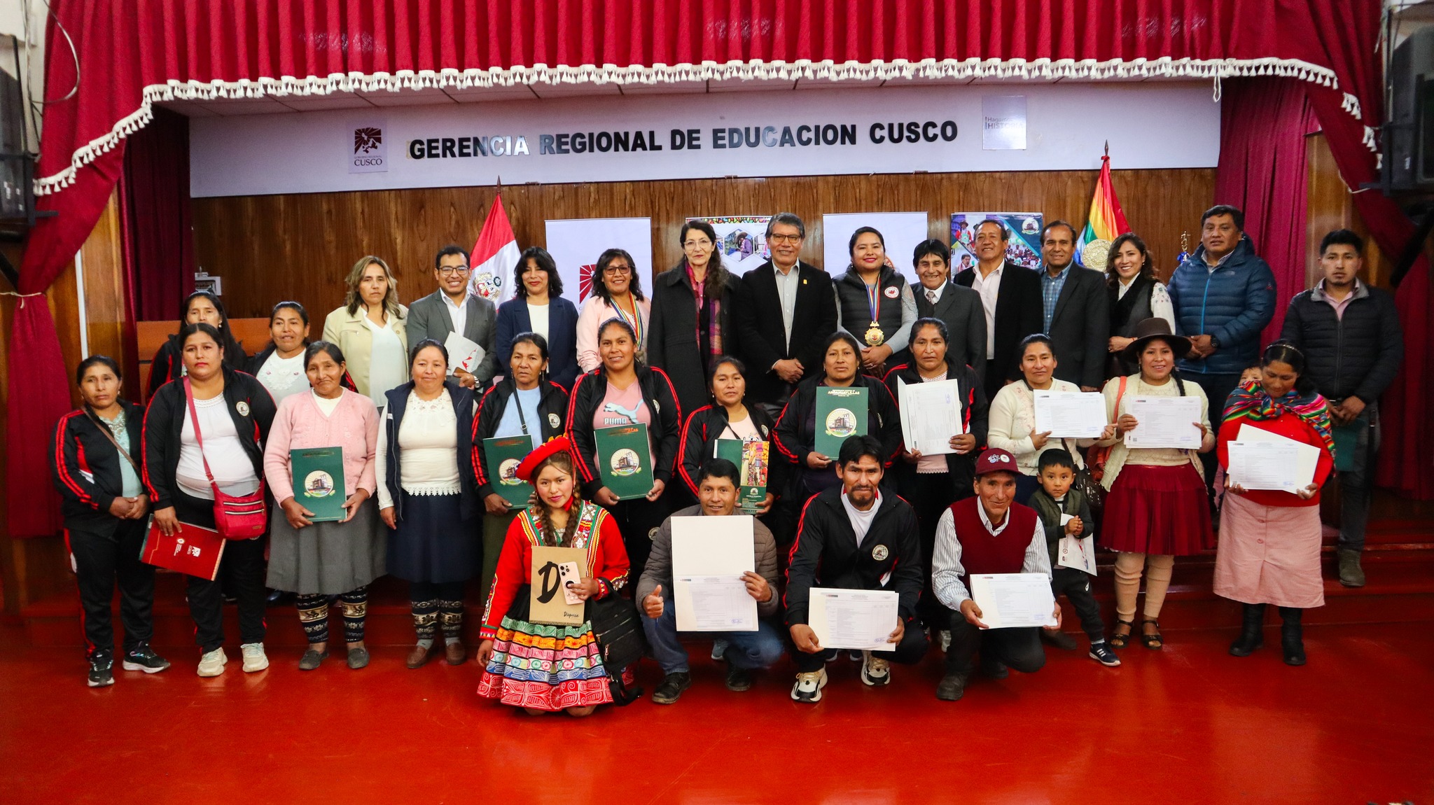 Cusco marca un hito en la educación comunitaria: estudiantes de Andahuaylillas y Huaro convalidan sus aprendizajes y culminan la secundaria